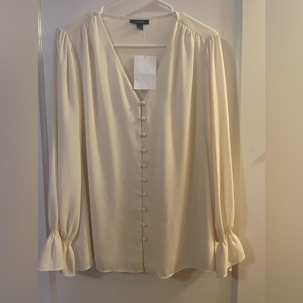 NWT Alfani Cream Blouse Women’s Large